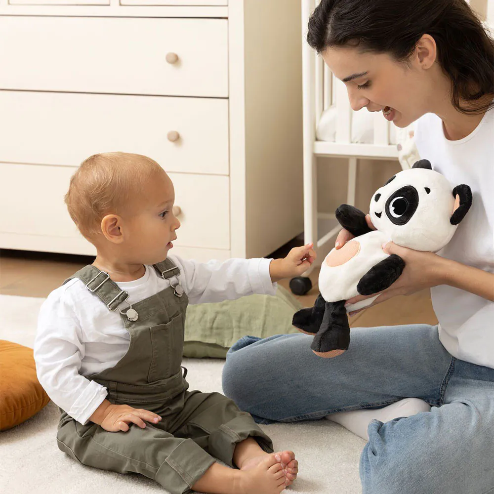 TINY LOVE Панда за гушкане с бял шум и светлина 0+м BLACK WHITE DECOR